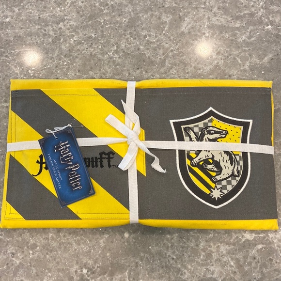 Williams Sonoma Other - NWT William Sonoma Harry Potter Hufflepuff apron.